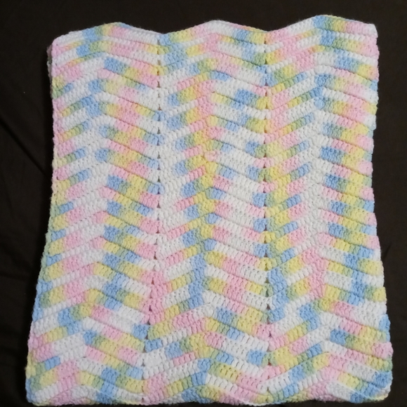 👶🎇CROCHET 🆕 THROW COVERING🎆 - Picture 2 of 8